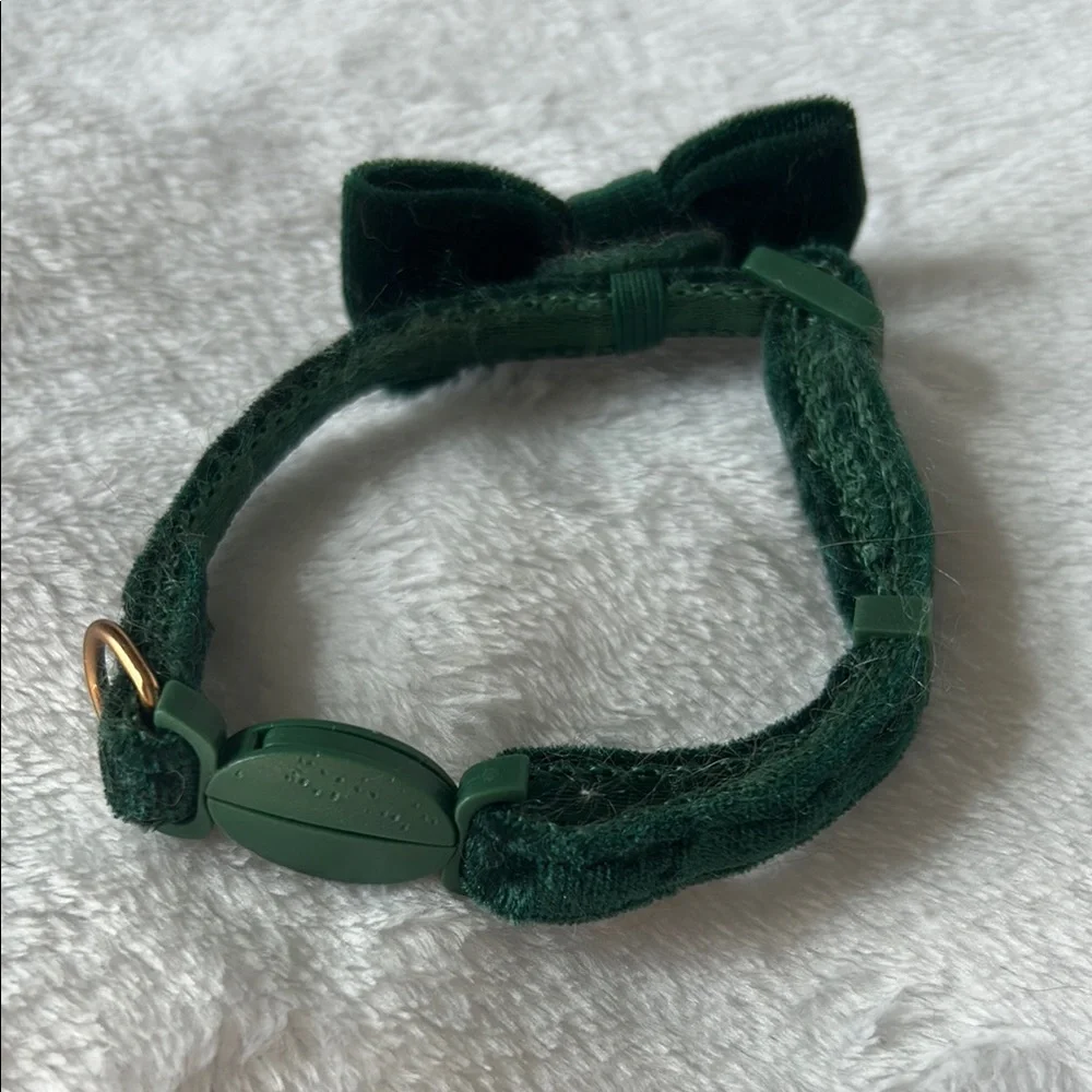 Green Velvet Bow Tie Cat Collar -Breakaway
